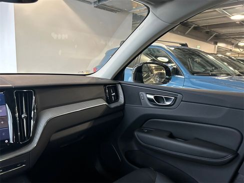 Certified 2025 Volvo XC60 B5 Plus image 23