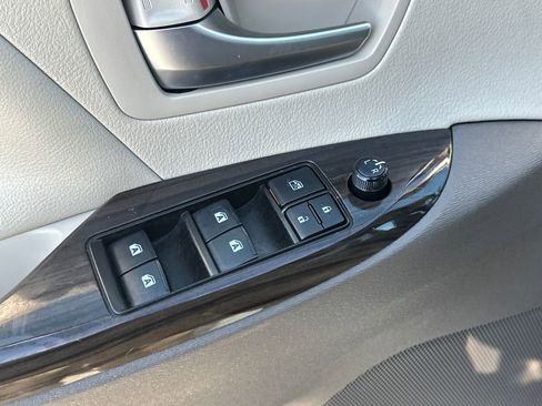 Used 2020 Toyota Sienna XLE Premium image 17