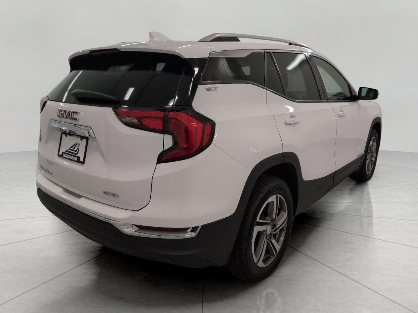 Used 2021 GMC Terrain SLT w/ Infotainment Package II AWD/4WD image 19