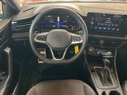 Certified 2025 Volkswagen Jetta Sport image 17