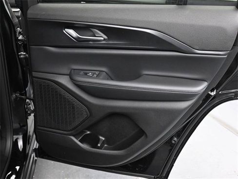 New 2025 Jeep Grand Cherokee Altitude image 20