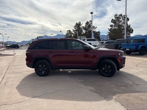 New 2025 Jeep Grand Cherokee Altitude RWD image 4