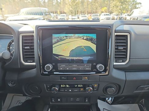 Used 2024 Nissan Frontier SV image 26