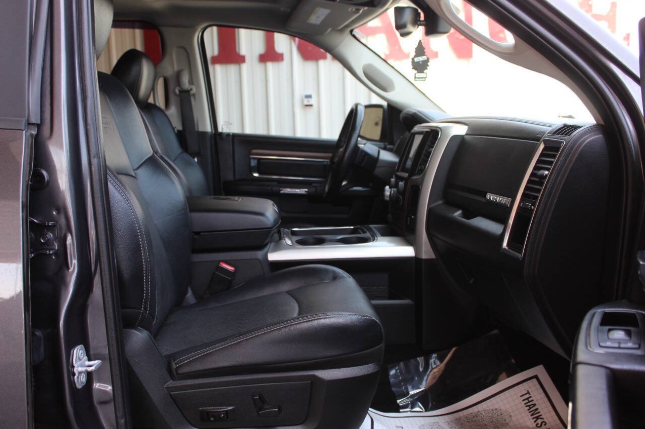Used 2017 RAM 1500 Laramie w/ Convenience Group AWD/4WD image 9