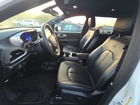 Used 2024 Chrysler Pacifica Limited FWD image 5