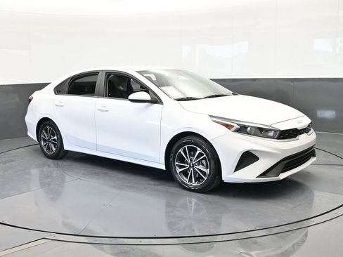 Used 2023 Kia Forte LXS image 8