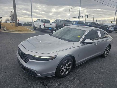 Used 2024 Honda Accord EX image 3