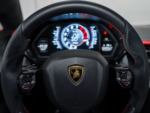 Used 2018 Lamborghini Aventador S image 44