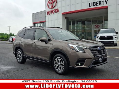 Used 2024 Subaru Forester Premium AWD/4WD image 1