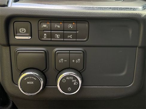 New 2026 Chevrolet Suburban LS image 20