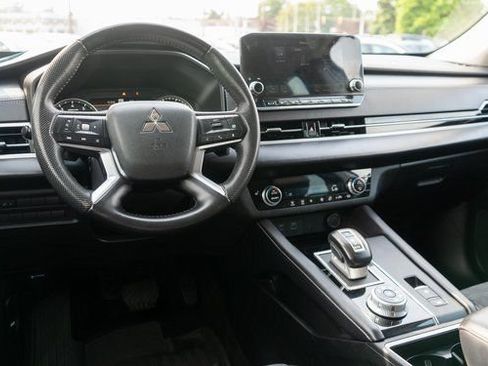 Used 2023 Mitsubishi Outlander SE AWD/4WD image 14