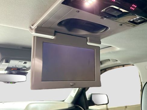 Used 2018 GMC Yukon Denali w/ Denali Ultimate Package image 28