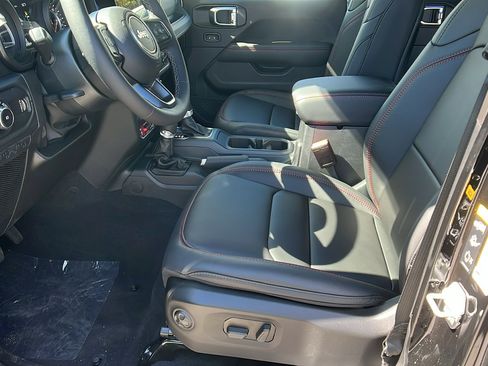 New 2025 Jeep Wrangler Unlimited Rubicon image 16