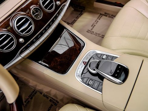 Used 2019 Mercedes-Benz S 560 4MATIC Sedan image 30