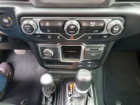 Used 2022 Jeep Gladiator Sport image 34