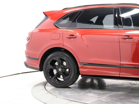 Used 2022 Bentley Bentayga AWD/4WD image 83