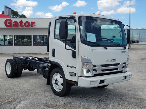 Used 2026 Isuzu NPR RWD image 1