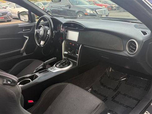 Used 2017 Toyota 86 image 8