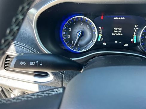 New 2026 Chrysler Pacifica Select image 16