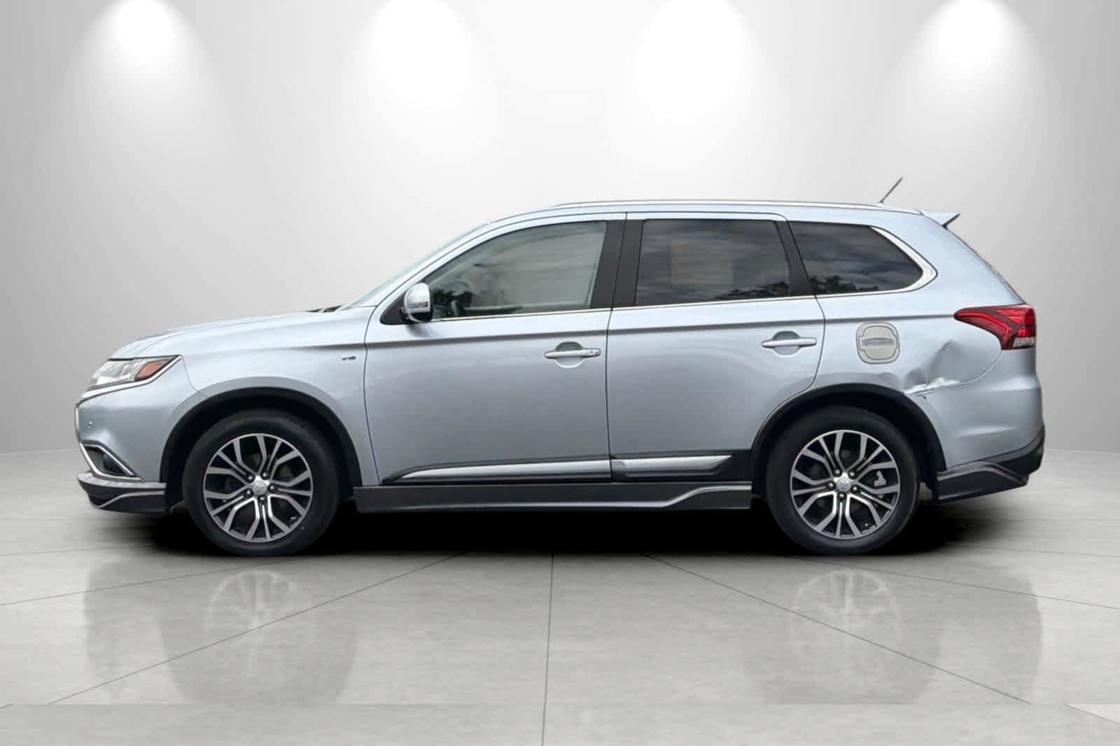 Used 2016 Mitsubishi Outlander GT AWD/4WD image 5