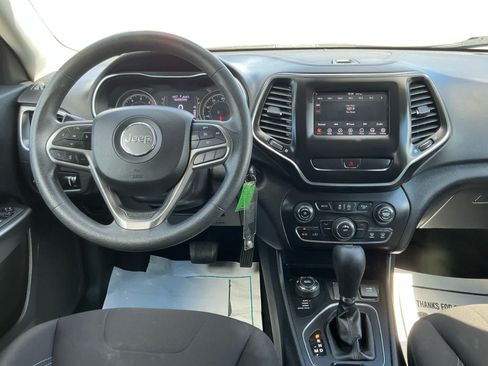 Used 2019 Jeep Cherokee Latitude w/ Popular Appearance Group AWD/4WD image 10