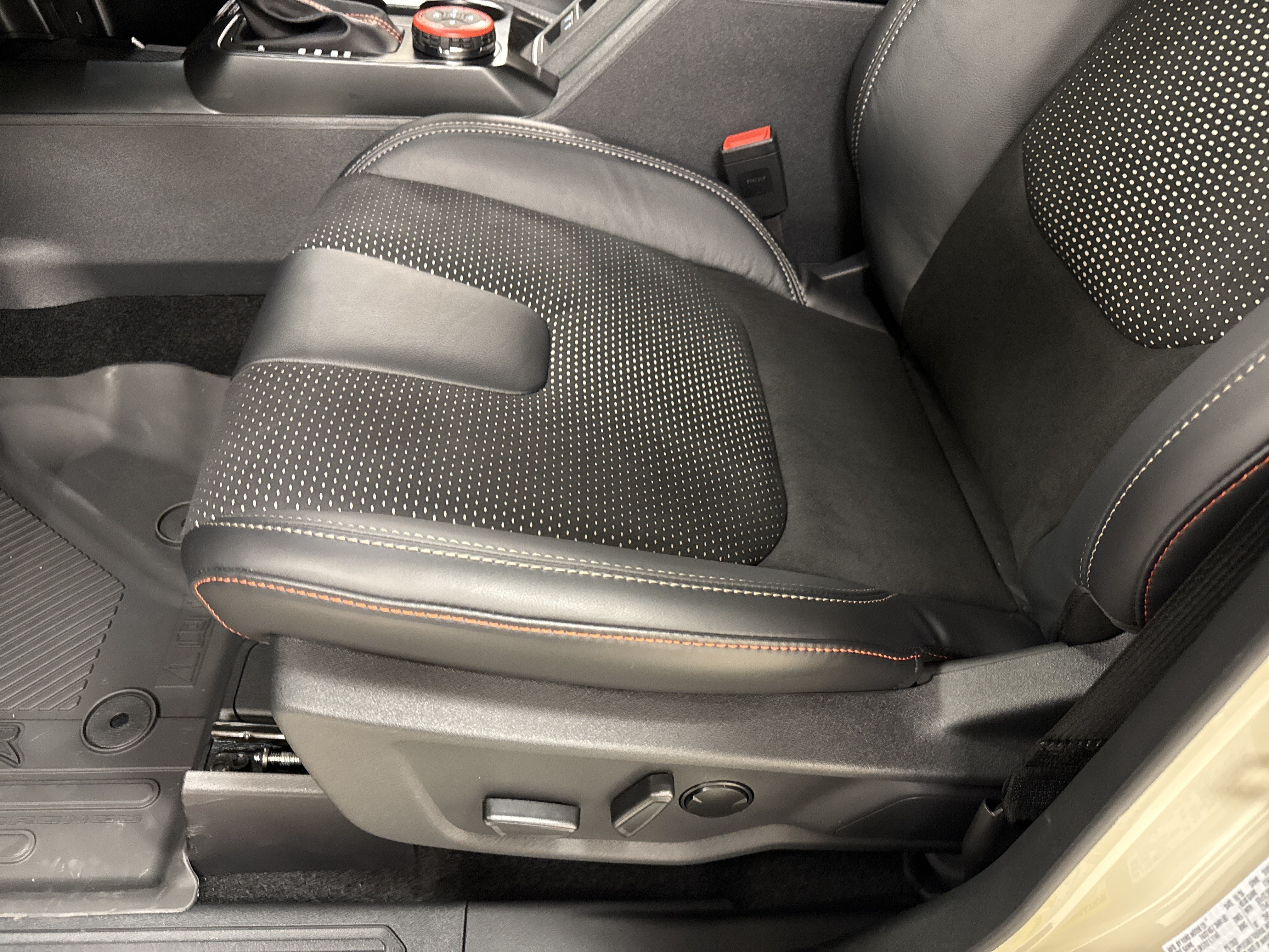 New 2026 Ford Bronco Raptor w/ Interior Carbon Fiber Pack AWD/4WD image 13