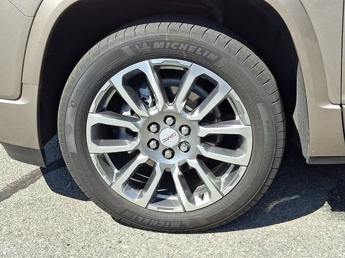 Used 2022 GMC Acadia Denali w/ Denali Ultimate Package FWD image 8