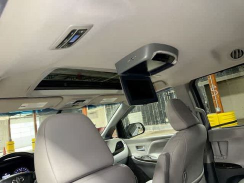 Used 2015 Toyota Sienna XLE w/ XLE Navigation Package FWD image 26