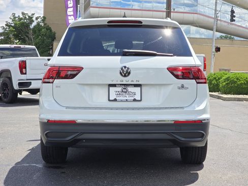 Used 2022 Volkswagen Tiguan SE w/ Panoramic Sunroof Package FWD image 21