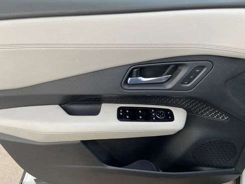 Used 2024 Nissan Ariya AWD image 10