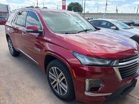 Used 2023 Chevrolet Traverse High Country FWD image 4