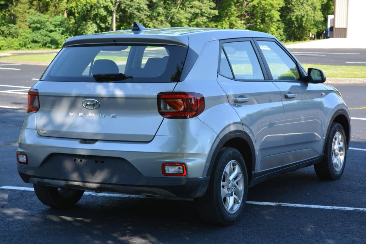 Used 2021 Hyundai Venue SE FWD image 5