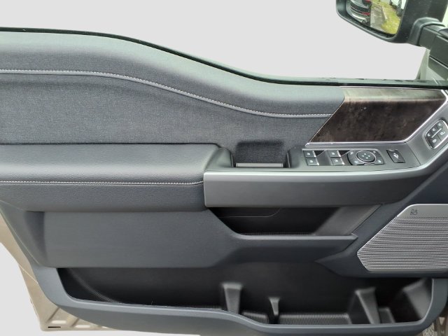 New 2026 Ford F550 4x4 Crew Cab image 8