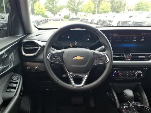 Used 2024 Chevrolet TrailBlazer LT w/ LT Cold Weather Package AWD/4WD image 19