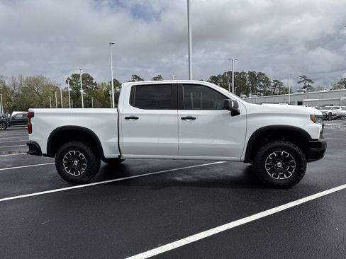 Used 2024 Chevrolet Silverado 1500 ZR2 w/ Technology Package image 11