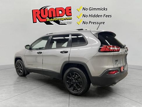 Used 2014 Jeep Cherokee Latitude w/ Cold Weather Group AWD/4WD image 3
