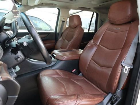 Used 2015 Cadillac Escalade Luxury image 28