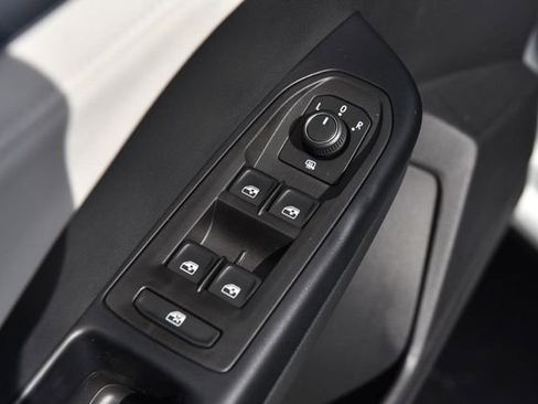 New 2026 Volkswagen Taos SE image 8