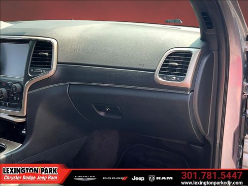 Used 2015 Jeep Grand Cherokee Limited AWD/4WD image 25