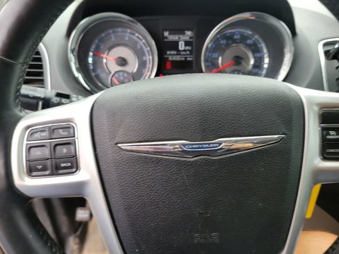 Used 2014 Chrysler Town & Country Touring w/ Driver Convenience Group FWD image 21