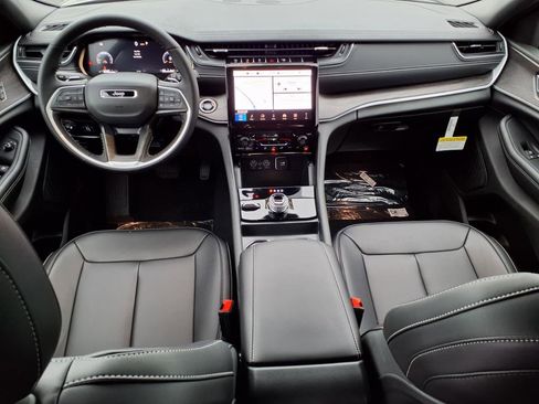 New 2025 Jeep Grand Cherokee L Limited w/ Trailer Tow Package image 9