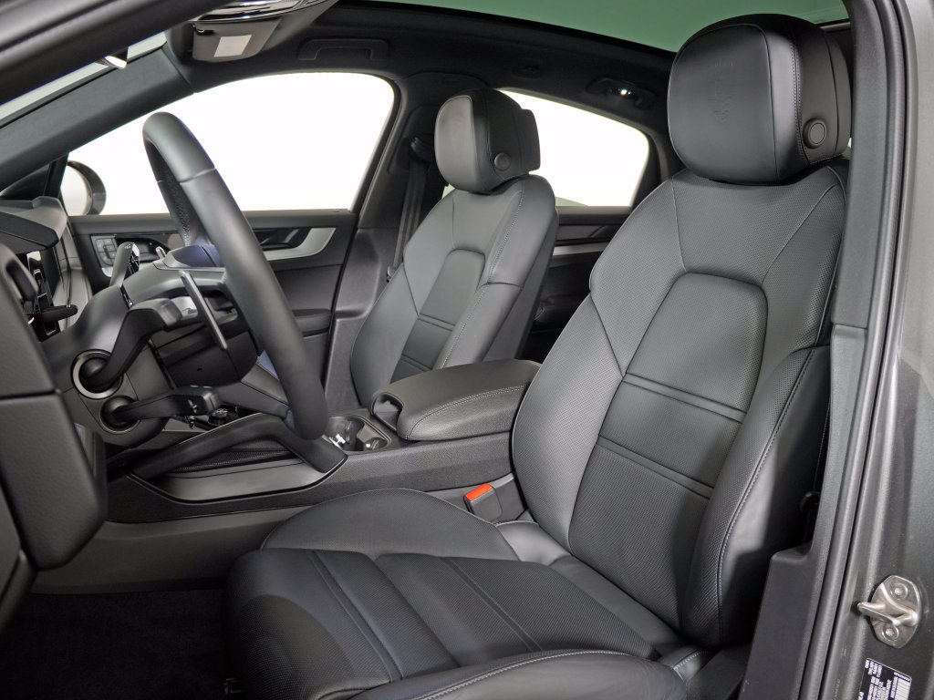 Certified 2024 Porsche Cayenne Coupe w/ Premium Package Plus AWD/4WD image 5