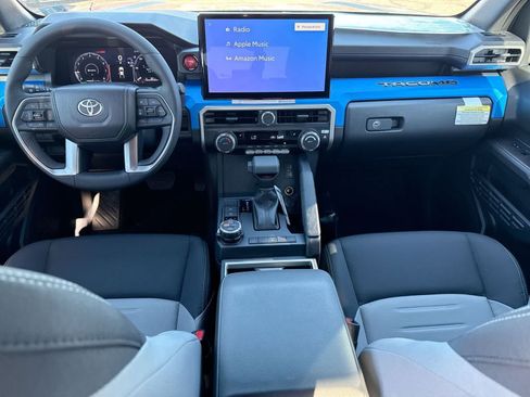 Used 2025 Toyota Tacoma TRD Off-Road AWD/4WD image 15
