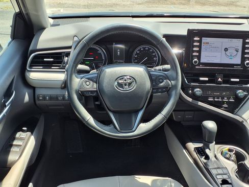 Used 2023 Toyota Camry SE FWD image 4