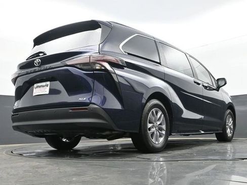 Used 2026 Toyota Sienna XLE AWD/4WD image 27