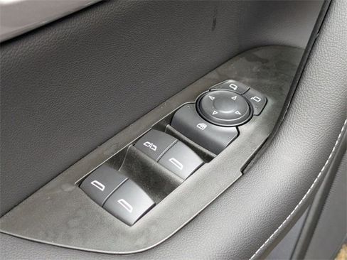 New 2025 Chevrolet Blazer LT image 9