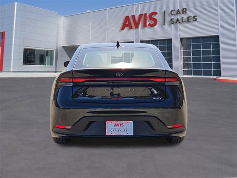 Used 2025 Toyota Prius LE image 5