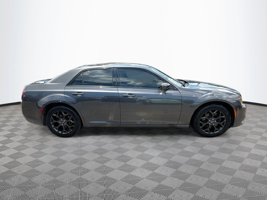 Used 2019 Chrysler 300 S AWD/4WD image 5