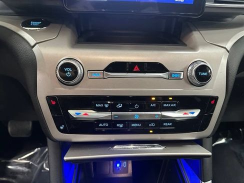 Used 2023 Ford Explorer XLT w/ Equipment Group 202A AWD/4WD image 14