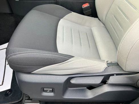 Used 2025 Toyota Tacoma TRD Off-Road image 18